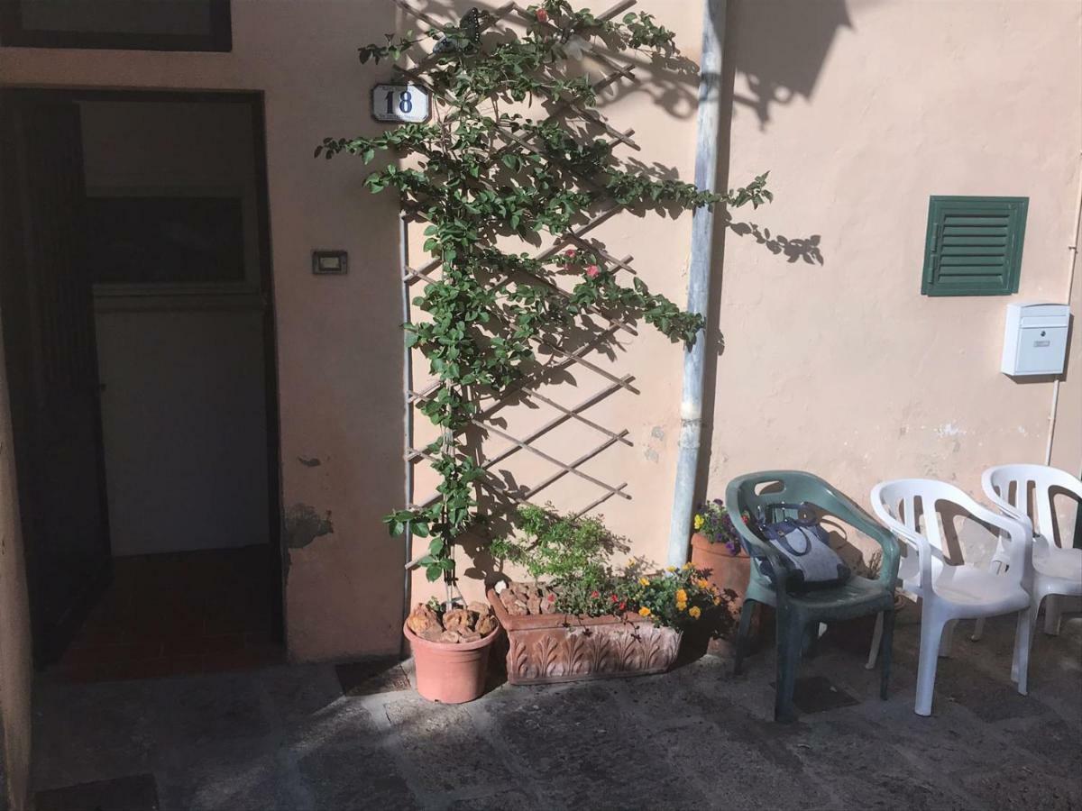 Appartamento La Casa Di Chiara Porto Azzurro Exterior foto